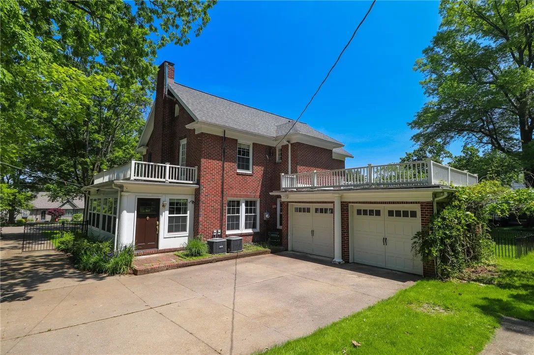 188 Upper Delevan Avenue, Corning-city, New York 1, Corning City, New York 14830, 4 Bedrooms Bedrooms, 11 Rooms Rooms,2 BathroomsBathrooms,Residential,Closed,188 Upper Delevan Avenue, Corning-city, New York 1,EC276651
