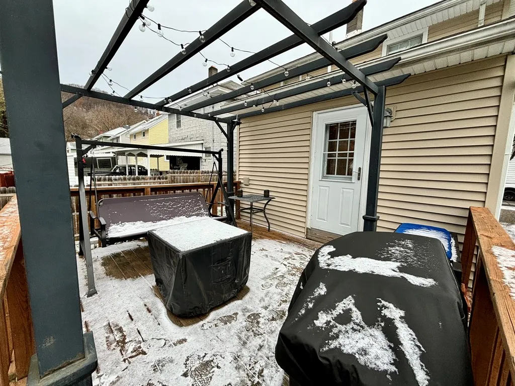 3 Curtiss Avenue, Urbana, New York 14840, Urbana, New York 14840, 3 Bedrooms Bedrooms, 7 Rooms Rooms,2 BathroomsBathrooms,Residential,Closed,3 Curtiss Avenue, Urbana, New York 14840,EC278133