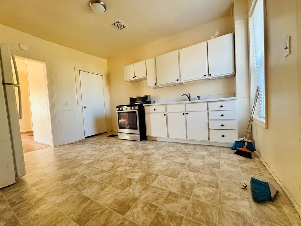 800 Oak Street, Elmira-city, New York 14901, Elmira City, New York 14901, 5 Bedrooms Bedrooms, ,2 BathroomsBathrooms,Residential,Closed,800 Oak Street, Elmira-city, New York 14901,0,EC278053