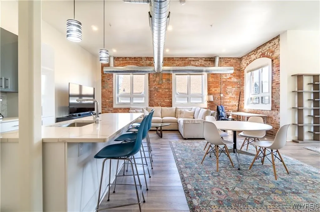 340 Bird Avenue 202, Buffalo, New York 14213, Buffalo, New York 14213, 2 Bedrooms Bedrooms, 5 Rooms Rooms,2 BathroomsBathrooms,Residential Lease,For Rent,340 Bird Avenue 202, Buffalo, New York 14213,B1586350