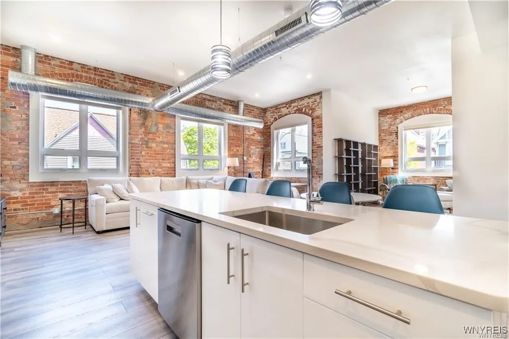 340 Bird Avenue 202, Buffalo, New York 14213, Buffalo, New York 14213, 2 Bedrooms Bedrooms, 5 Rooms Rooms,2 BathroomsBathrooms,Residential Lease,For Rent,340 Bird Avenue 202, Buffalo, New York 14213,B1586350