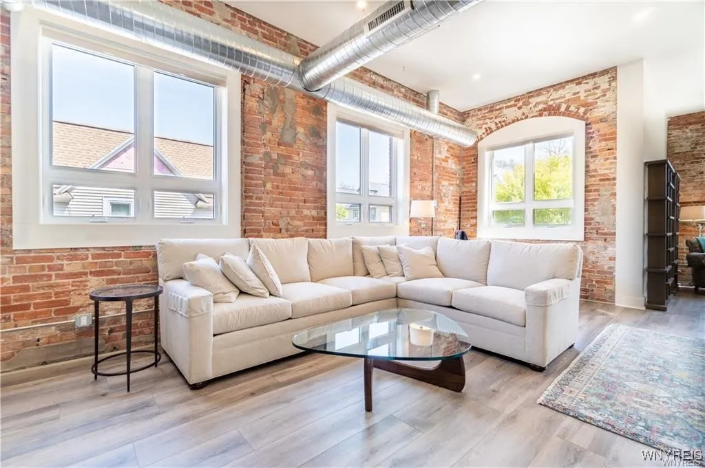 340 Bird Avenue 202, Buffalo, New York 14213, Buffalo, New York 14213, 2 Bedrooms Bedrooms, 5 Rooms Rooms,2 BathroomsBathrooms,Residential Lease,For Rent,340 Bird Avenue 202, Buffalo, New York 14213,B1586350