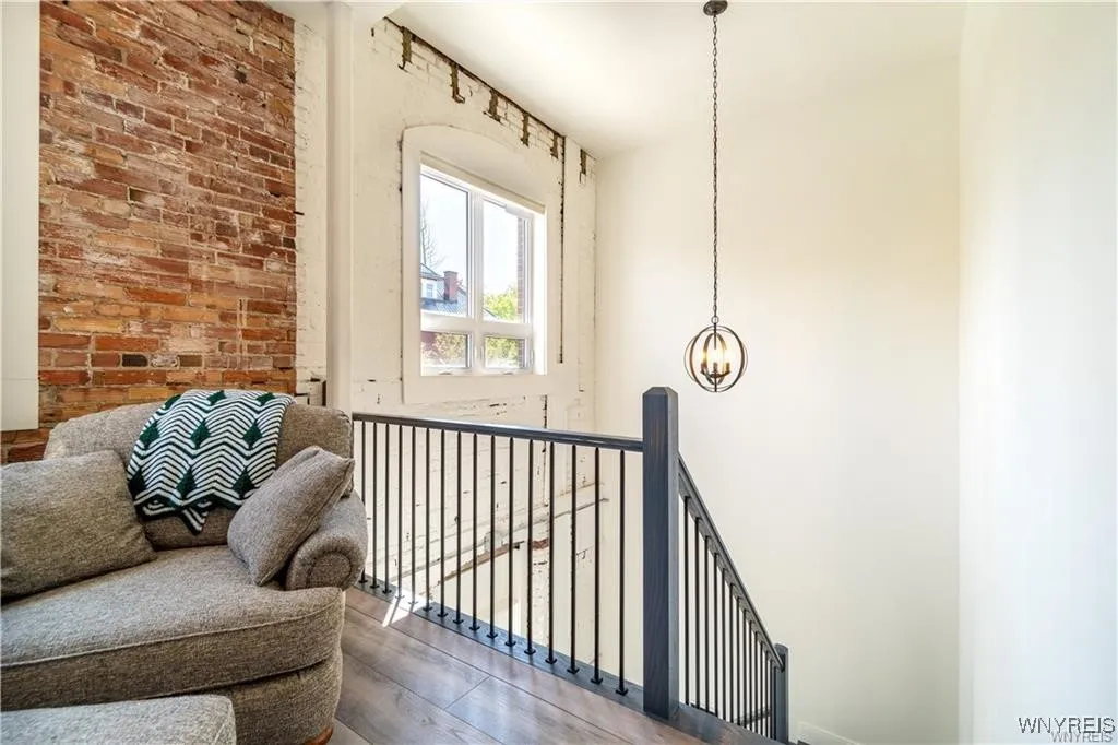 340 Bird Avenue 202, Buffalo, New York 14213, Buffalo, New York 14213, 2 Bedrooms Bedrooms, 5 Rooms Rooms,2 BathroomsBathrooms,Residential Lease,For Rent,340 Bird Avenue 202, Buffalo, New York 14213,B1586350