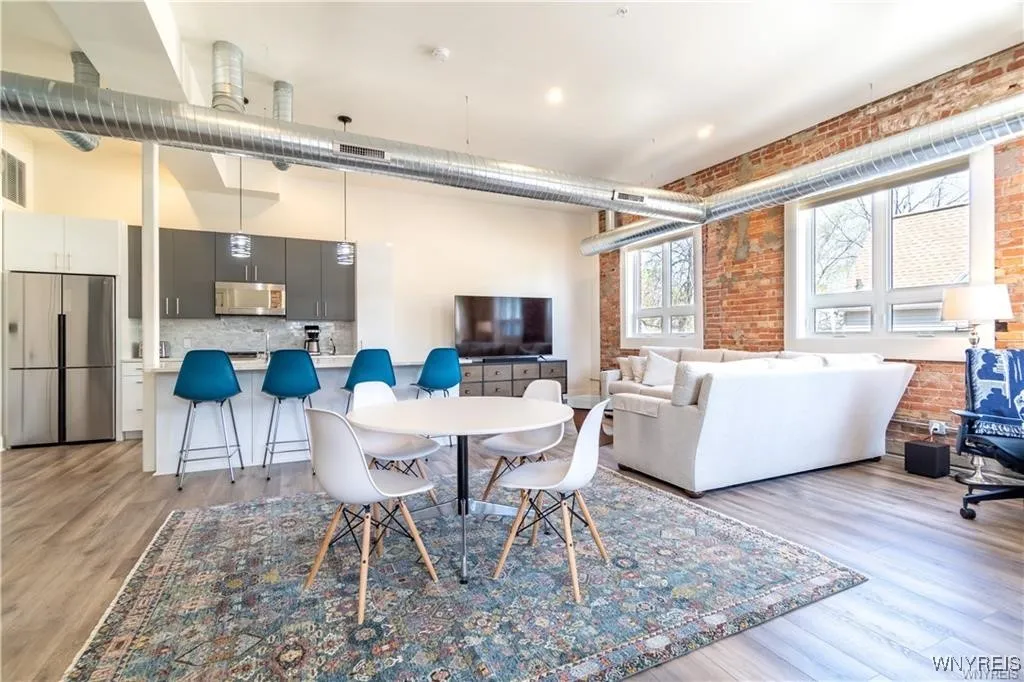 340 Bird Avenue 202, Buffalo, New York 14213, Buffalo, New York 14213, 2 Bedrooms Bedrooms, 5 Rooms Rooms,2 BathroomsBathrooms,Residential Lease,For Rent,340 Bird Avenue 202, Buffalo, New York 14213,B1586350