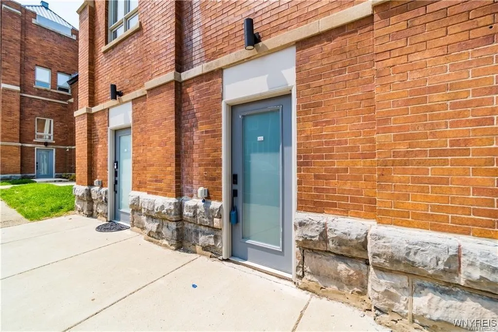 340 Bird Avenue 202, Buffalo, New York 14213, Buffalo, New York 14213, 2 Bedrooms Bedrooms, 5 Rooms Rooms,2 BathroomsBathrooms,Residential Lease,For Rent,340 Bird Avenue 202, Buffalo, New York 14213,B1586350