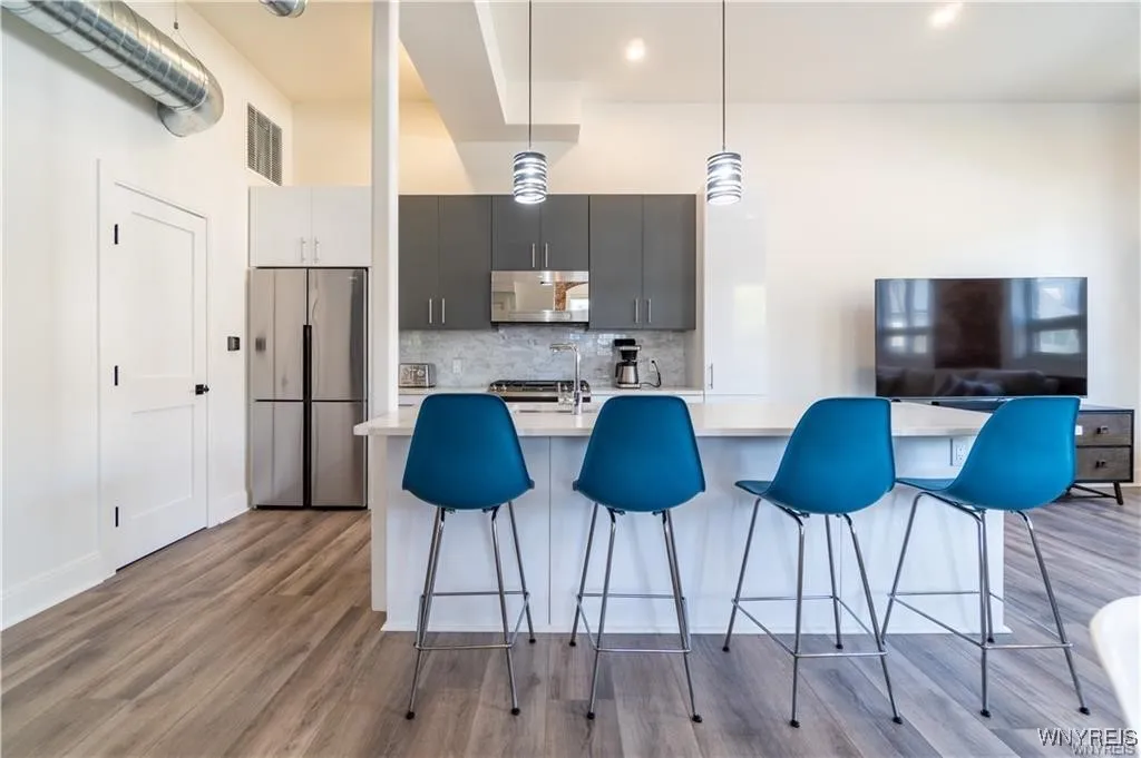 340 Bird Avenue 202, Buffalo, New York 14213, Buffalo, New York 14213, 2 Bedrooms Bedrooms, 5 Rooms Rooms,2 BathroomsBathrooms,Residential Lease,For Rent,340 Bird Avenue 202, Buffalo, New York 14213,B1586350