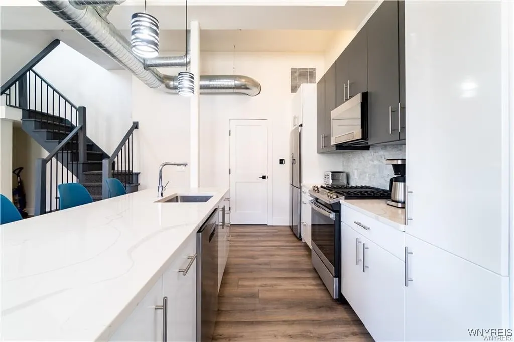 340 Bird Avenue 202, Buffalo, New York 14213, Buffalo, New York 14213, 2 Bedrooms Bedrooms, 5 Rooms Rooms,2 BathroomsBathrooms,Residential Lease,For Rent,340 Bird Avenue 202, Buffalo, New York 14213,B1586350