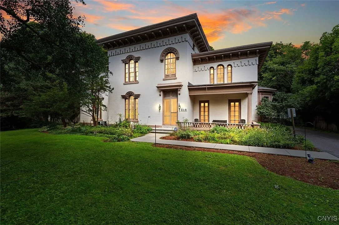 213 Highland Avenue, Syracuse, New York 13203, Syracuse, New York 13203, 12 Bedrooms Bedrooms, 23 Rooms Rooms,5 BathroomsBathrooms,Residential,Closed,213 Highland Avenue, Syracuse, New York 13203,S1585277
