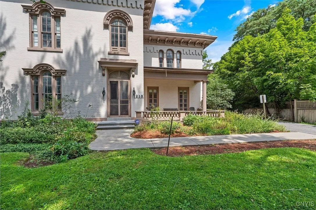 213 Highland Avenue, Syracuse, New York 13203, Syracuse, New York 13203, 12 Bedrooms Bedrooms, 23 Rooms Rooms,5 BathroomsBathrooms,Residential,Closed,213 Highland Avenue, Syracuse, New York 13203,S1585277
