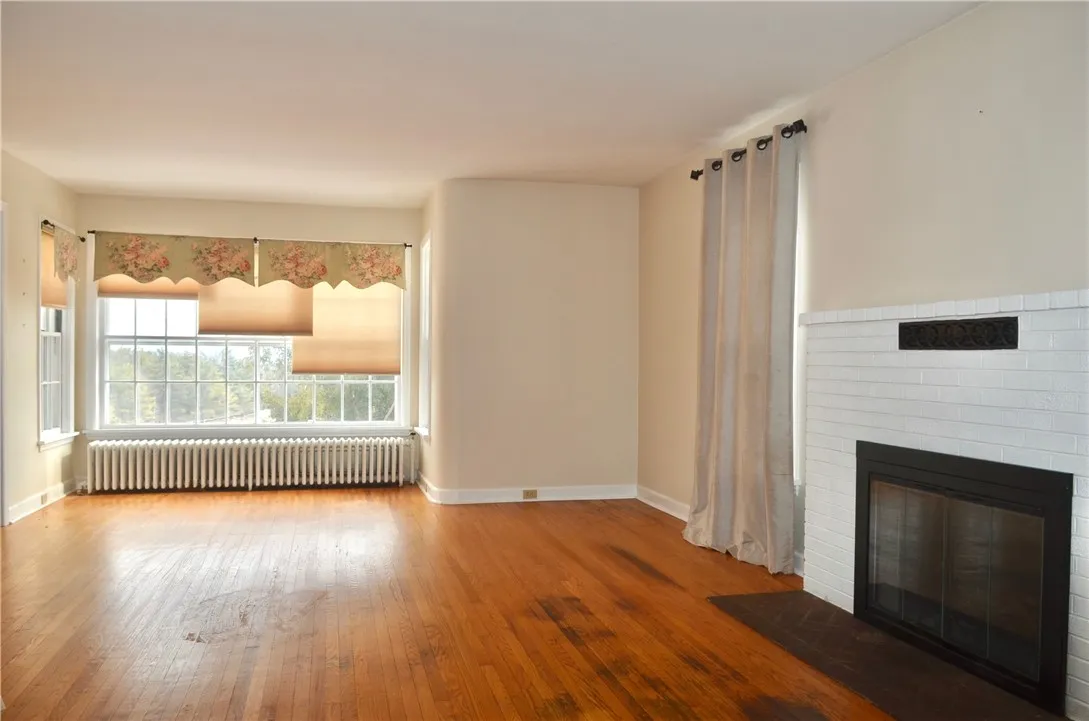 ~24' x ~15' Living room. (Measurements are approximate.)