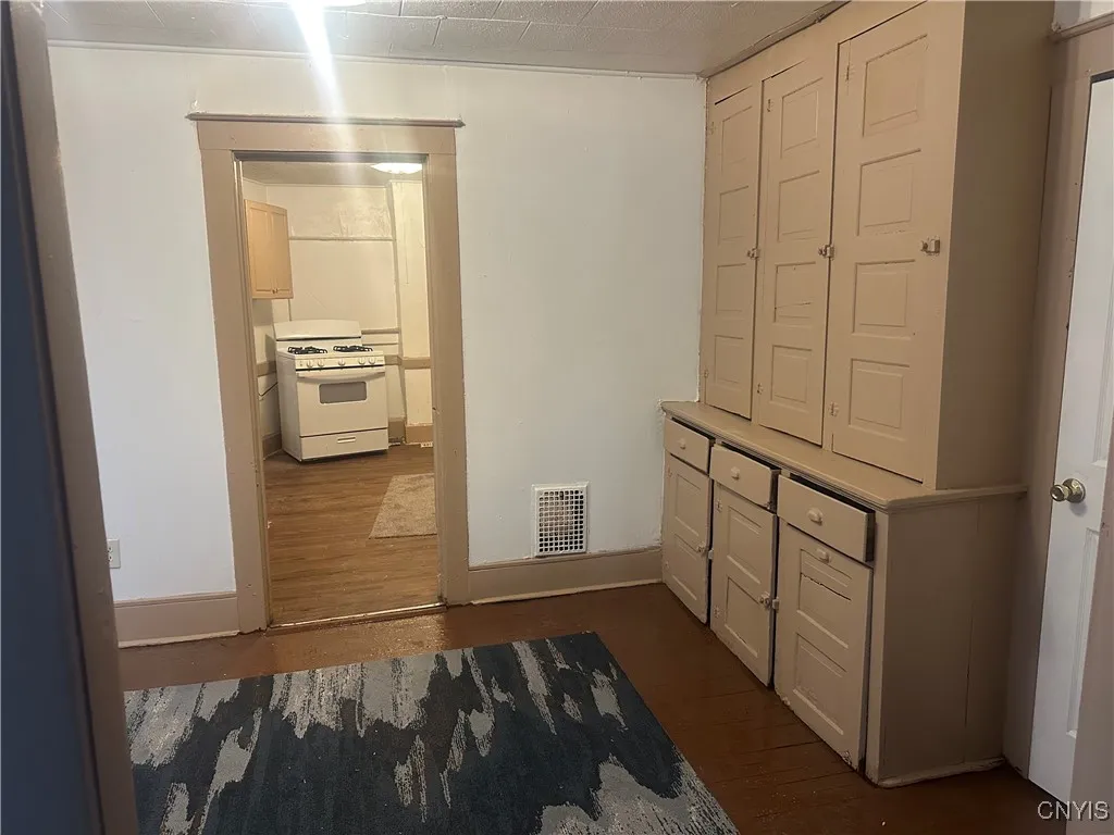 2023 Lodi Street, Syracuse, New York 13208, Syracuse, New York 13208, 6 Bedrooms Bedrooms, ,2 BathroomsBathrooms,Residential,Closed,2023 Lodi Street, Syracuse, New York 13208,0,S1586738