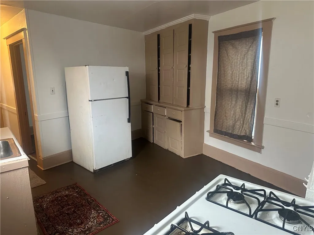 2023 Lodi Street, Syracuse, New York 13208, Syracuse, New York 13208, 6 Bedrooms Bedrooms, ,2 BathroomsBathrooms,Residential,Closed,2023 Lodi Street, Syracuse, New York 13208,0,S1586738