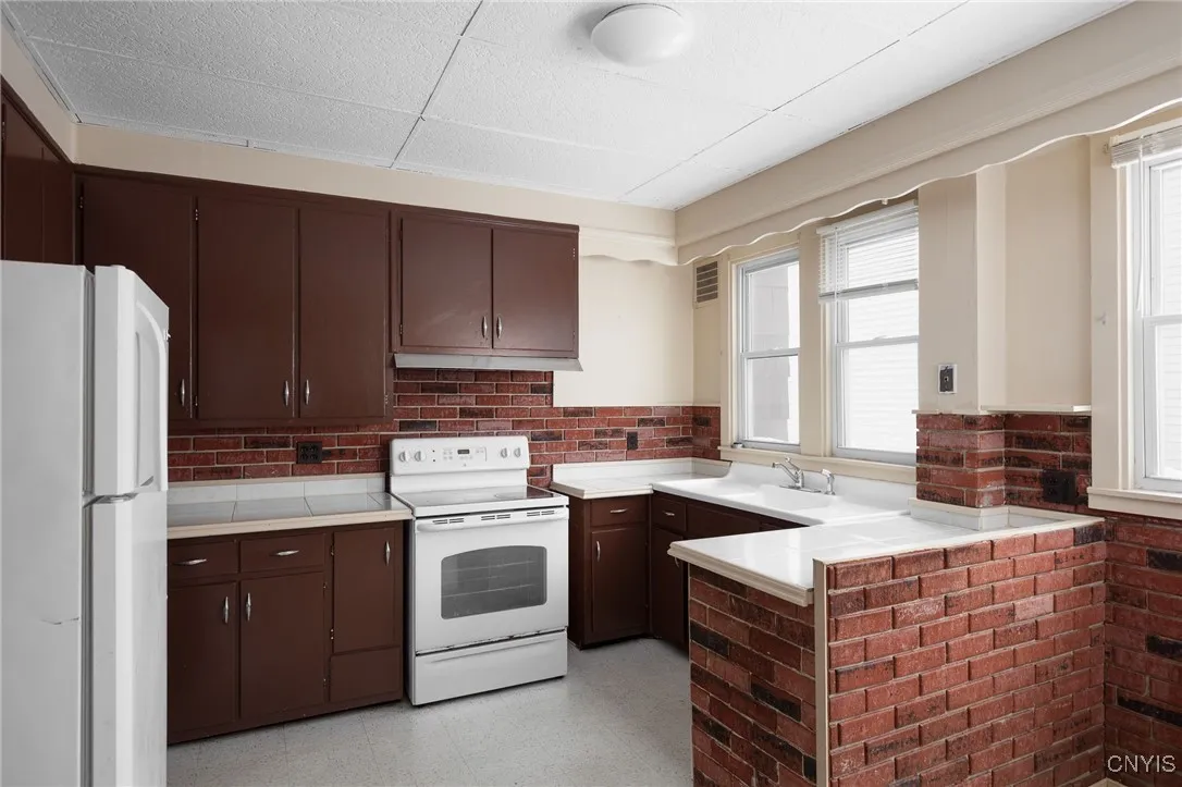 112 South Pleasant Street, Watertown City, New Yor, Watertown City, New York 13601, 4 Bedrooms Bedrooms, ,2 BathroomsBathrooms,Residential,Closed,112 South Pleasant Street, Watertown City, New Yor,0,S1586675