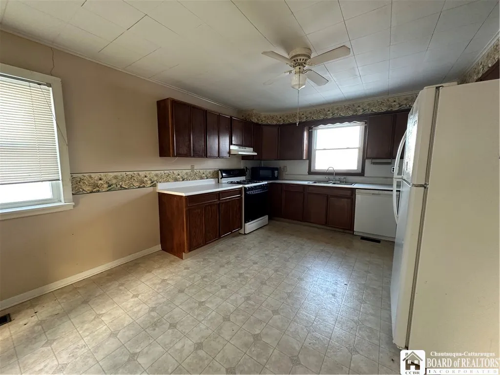34 West Avenue, Hornellsville, New York 14807, Hornellsville, New York 14807, 4 Bedrooms Bedrooms, 8 Rooms Rooms,2 BathroomsBathrooms,Residential,Closed,34 West Avenue, Hornellsville, New York 14807,0,R1585240