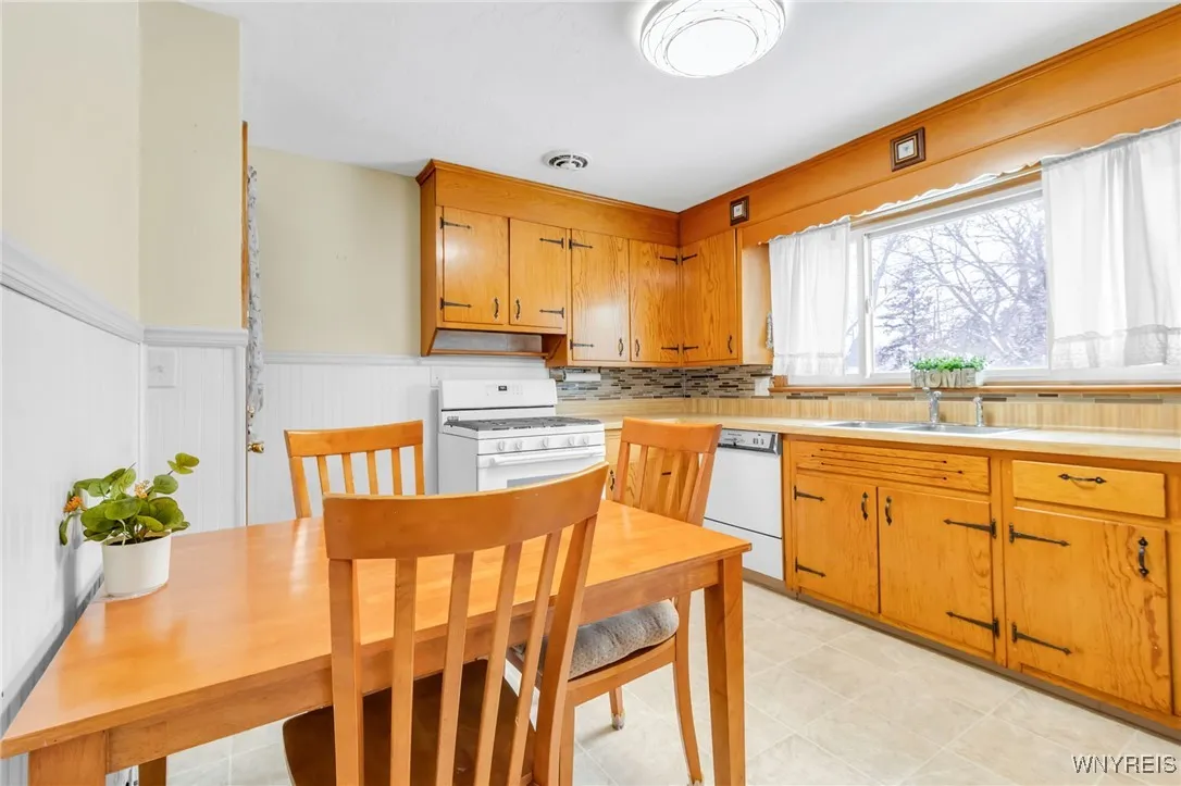 116 Glencove Road, Tonawanda-town, New York 14223, Tonawanda, New York 14223, 3 Bedrooms Bedrooms, 6 Rooms Rooms,1 BathroomBathrooms,Residential,Closed,116 Glencove Road, Tonawanda-town, New York 14223,0,B1586444