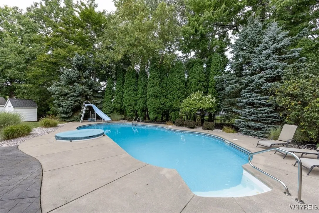 Pool with newer (2023) liner.  Shed is in the side yard.