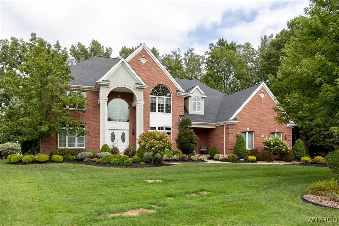 8340 Royal Ascot Circle, Clarence, New York 14051, Clarence, New York 14051, 5 Bedrooms Bedrooms, 12 Rooms Rooms,3 BathroomsBathrooms,Residential,Closed,8340 Royal Ascot Circle, Clarence, New York 14051,0,B1585451