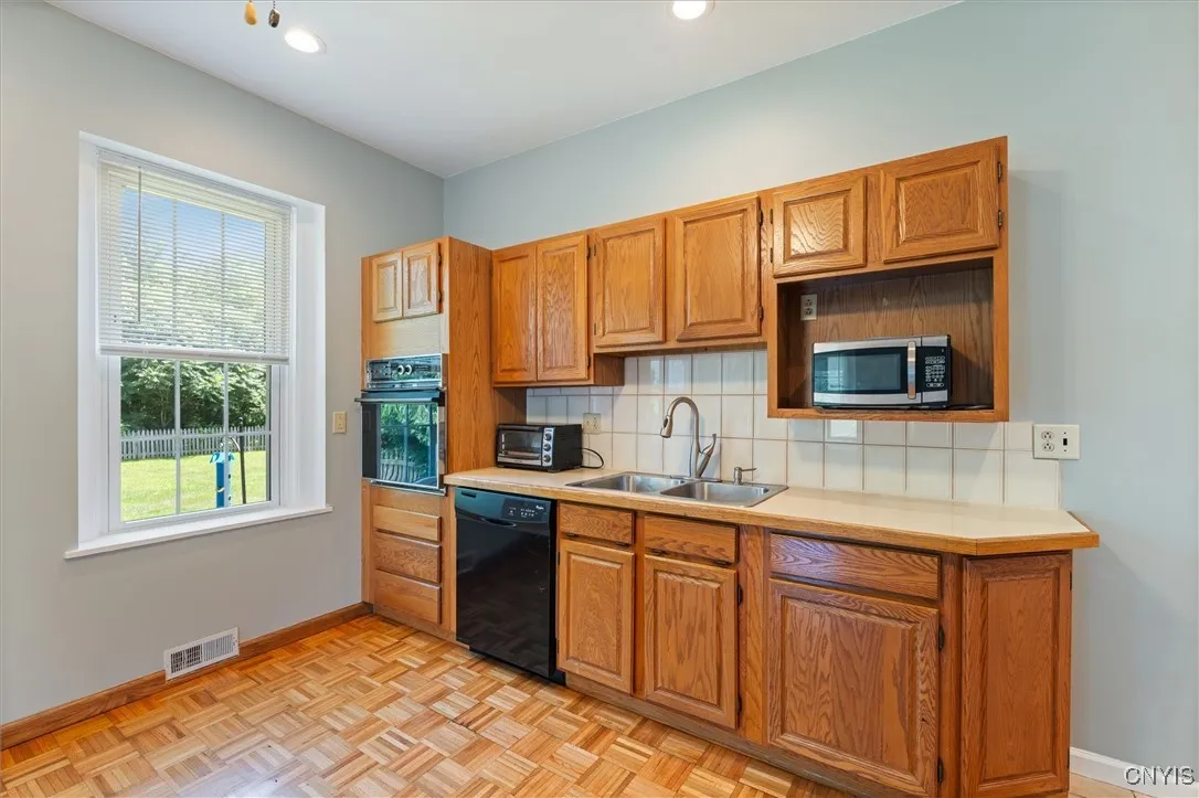 4618 State Route 31, Clay, New York 13041, Clay, New York 13041, 3 Bedrooms Bedrooms, 8 Rooms Rooms,1 BathroomBathrooms,Residential,Closed,4618 State Route 31, Clay, New York 13041,0,S1586136