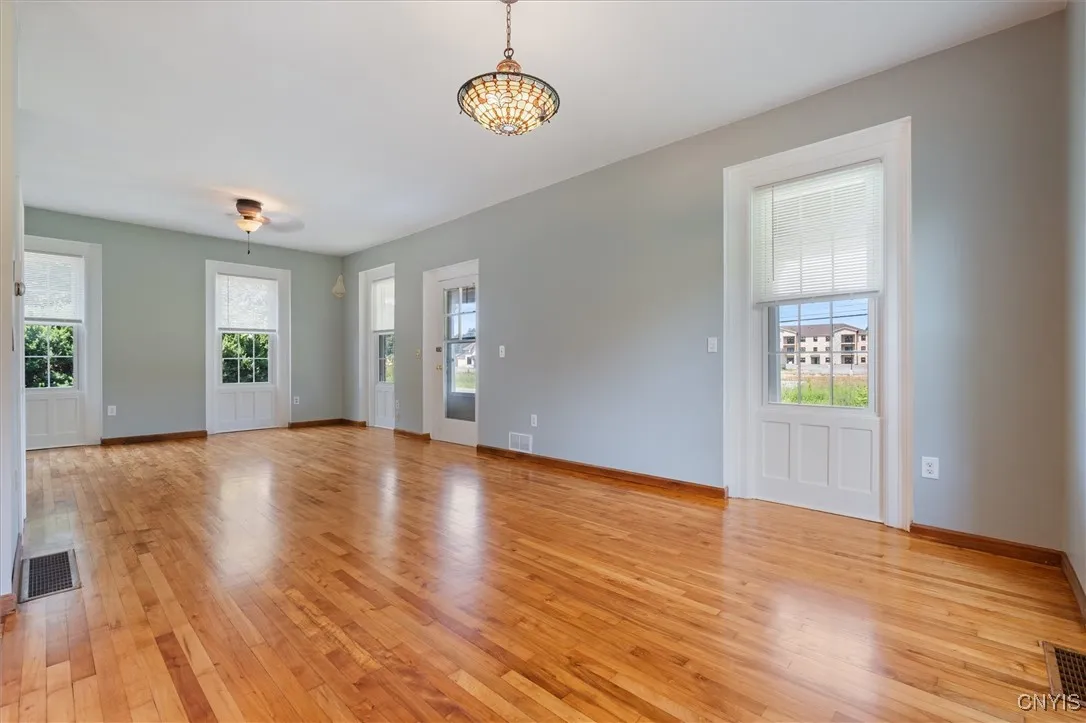 4618 State Route 31, Clay, New York 13041, Clay, New York 13041, 3 Bedrooms Bedrooms, 8 Rooms Rooms,1 BathroomBathrooms,Residential,Closed,4618 State Route 31, Clay, New York 13041,0,S1586136