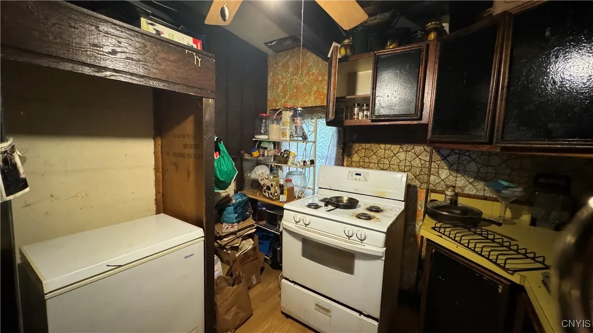 32 Waverly Place 34, Utica, New York 13502, Utica, New York 13502, 6 Bedrooms Bedrooms, ,2 BathroomsBathrooms,Residential,Closed,32 Waverly Place 34, Utica, New York 13502,0,S1586957