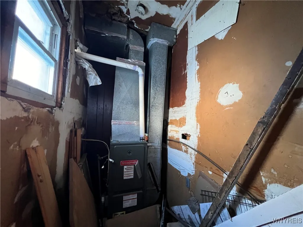 86 Hamburg Street, Buffalo, New York 14204, Buffalo, New York 14204, 6 Bedrooms Bedrooms, ,2 BathroomsBathrooms,Residential,Closed,86 Hamburg Street, Buffalo, New York 14204,0,B1586976