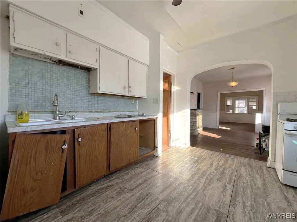 86 Hamburg Street, Buffalo, New York 14204, Buffalo, New York 14204, 6 Bedrooms Bedrooms, ,2 BathroomsBathrooms,Residential,Closed,86 Hamburg Street, Buffalo, New York 14204,0,B1586976