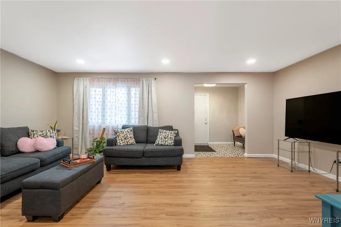 903 Winterset Court, Amherst, New York 14051, Amherst, New York 14051, 3 Bedrooms Bedrooms, 7 Rooms Rooms,2 BathroomsBathrooms,Residential,Closed,903 Winterset Court, Amherst, New York 14051,0,B1587062