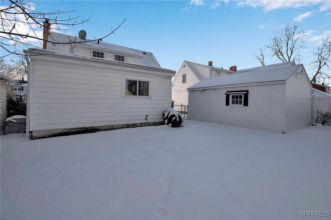 380 Knowlton Avenue, Tonawanda-town, New York 1421, Tonawanda, New York 14217, 4 Bedrooms Bedrooms, 9 Rooms Rooms,1 BathroomBathrooms,Residential,Closed,380 Knowlton Avenue, Tonawanda-town, New York 1421,0,B1587155