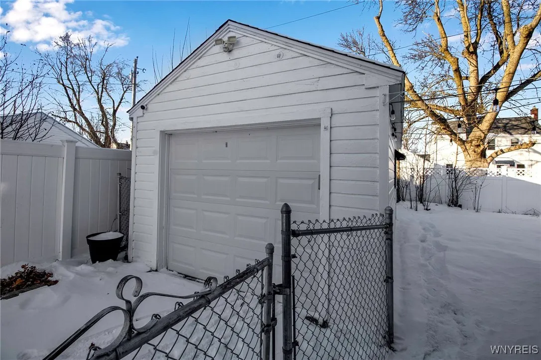 380 Knowlton Avenue, Tonawanda-town, New York 1421, Tonawanda, New York 14217, 4 Bedrooms Bedrooms, 9 Rooms Rooms,1 BathroomBathrooms,Residential,Closed,380 Knowlton Avenue, Tonawanda-town, New York 1421,0,B1587155