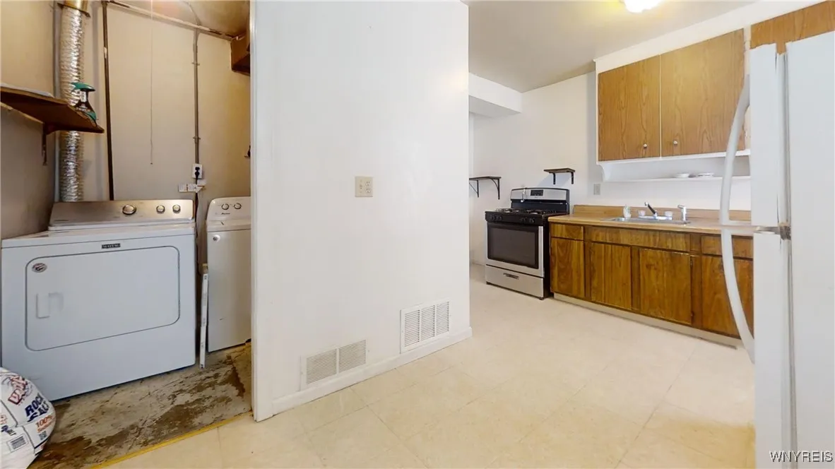 236 Ensminger Road, Tonawanda-town, New York 14150, Tonawanda, New York 14150, 4 Bedrooms Bedrooms, ,2 BathroomsBathrooms,Residential,Closed,236 Ensminger Road, Tonawanda-town, New York 14150,0,B1587078