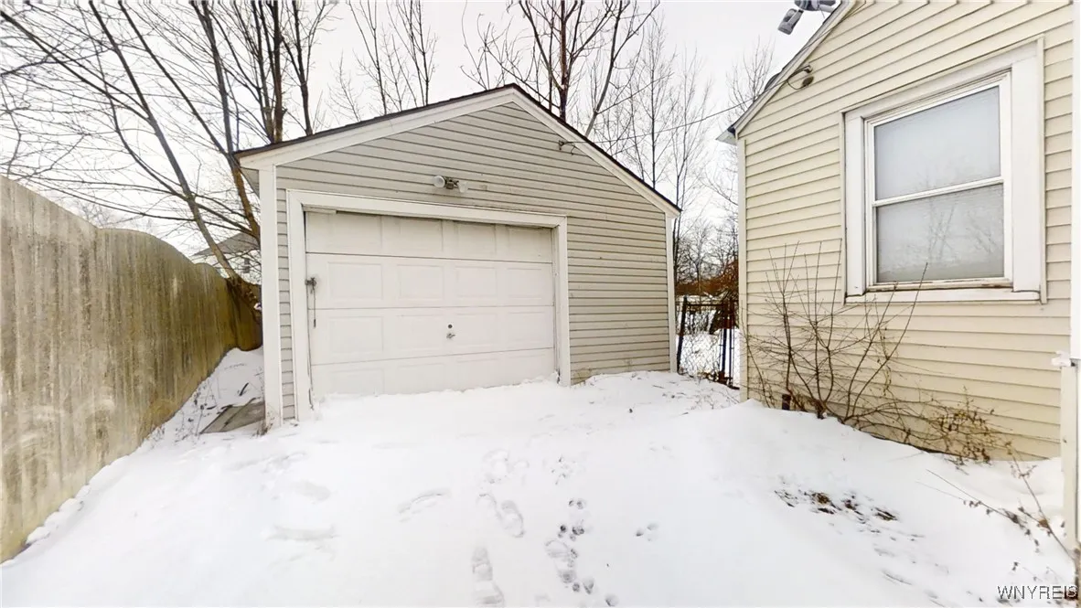 236 Ensminger Road, Tonawanda-town, New York 14150, Tonawanda, New York 14150, 4 Bedrooms Bedrooms, ,2 BathroomsBathrooms,Residential,Closed,236 Ensminger Road, Tonawanda-town, New York 14150,0,B1587078
