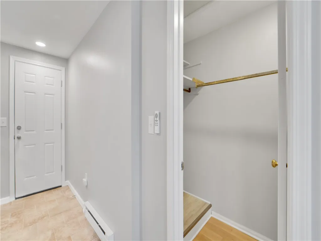 227 Lake Road B, Webster, New York 14580, Webster, New York 14580, 1 Bedroom Bedrooms, 3 Rooms Rooms,1 BathroomBathrooms,Residential Lease,For Rent,227 Lake Road B, Webster, New York 14580,R1586855