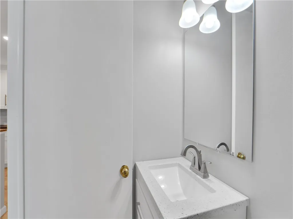 227 Lake Road B, Webster, New York 14580, Webster, New York 14580, 1 Bedroom Bedrooms, 3 Rooms Rooms,1 BathroomBathrooms,Residential Lease,For Rent,227 Lake Road B, Webster, New York 14580,R1586855