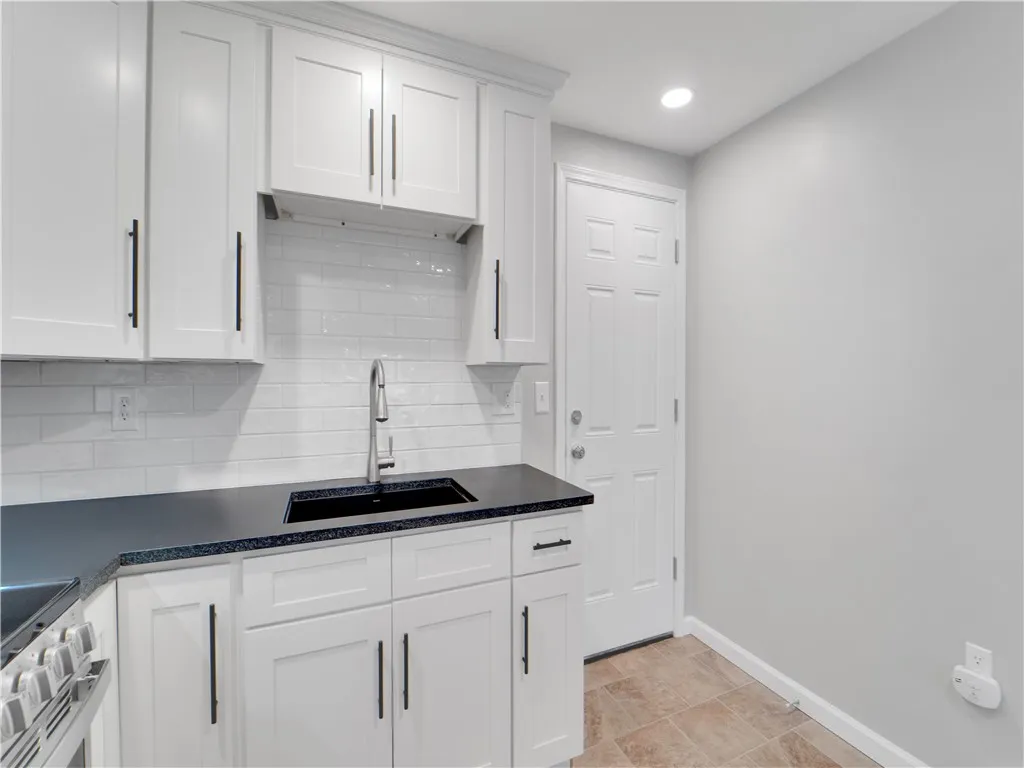 227 Lake Road B, Webster, New York 14580, Webster, New York 14580, 1 Bedroom Bedrooms, 3 Rooms Rooms,1 BathroomBathrooms,Residential Lease,For Rent,227 Lake Road B, Webster, New York 14580,R1586855