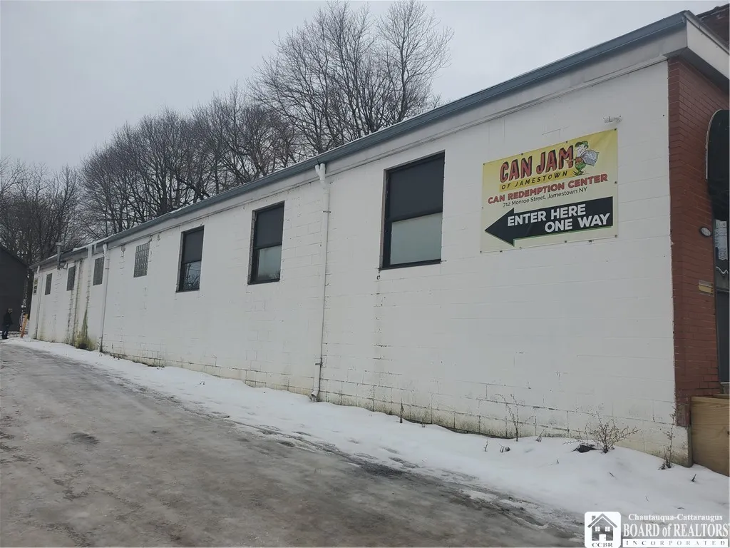 side view of building.