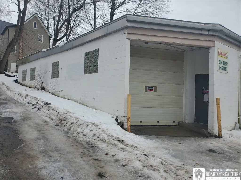 side view of building.