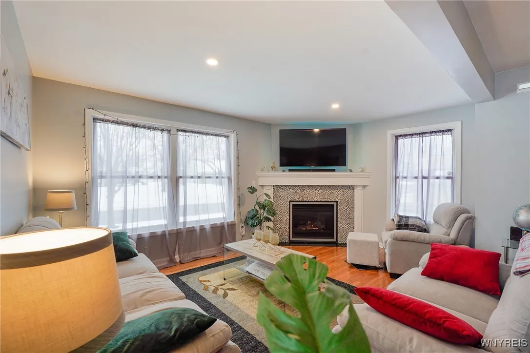 277 Ferndale Avenue, Tonawanda-town, New York 1421, Tonawanda, New York 14217, 4 Bedrooms Bedrooms, 7 Rooms Rooms,2 BathroomsBathrooms,Residential,Closed,277 Ferndale Avenue, Tonawanda-town, New York 1421,0,B1586691