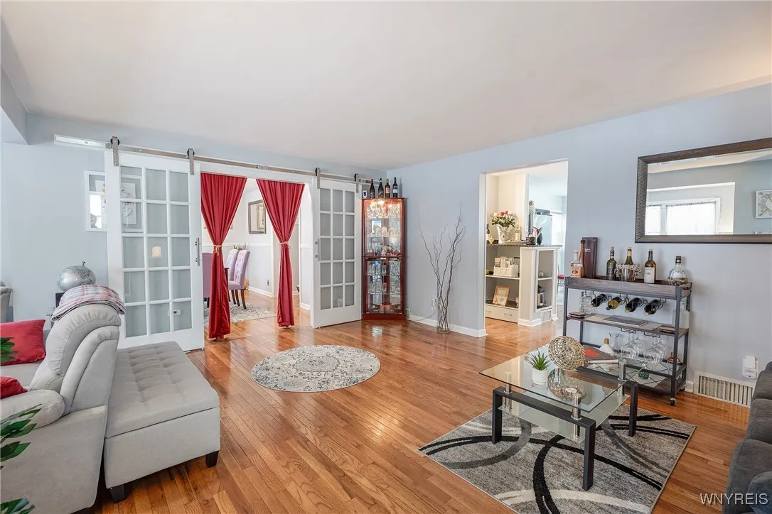 277 Ferndale Avenue, Tonawanda-town, New York 1421, Tonawanda, New York 14217, 4 Bedrooms Bedrooms, 7 Rooms Rooms,2 BathroomsBathrooms,Residential,Closed,277 Ferndale Avenue, Tonawanda-town, New York 1421,0,B1586691
