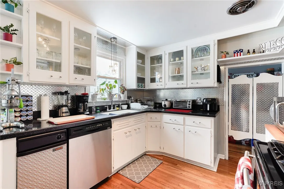 277 Ferndale Avenue, Tonawanda-town, New York 1421, Tonawanda, New York 14217, 4 Bedrooms Bedrooms, 7 Rooms Rooms,2 BathroomsBathrooms,Residential,Closed,277 Ferndale Avenue, Tonawanda-town, New York 1421,0,B1586691
