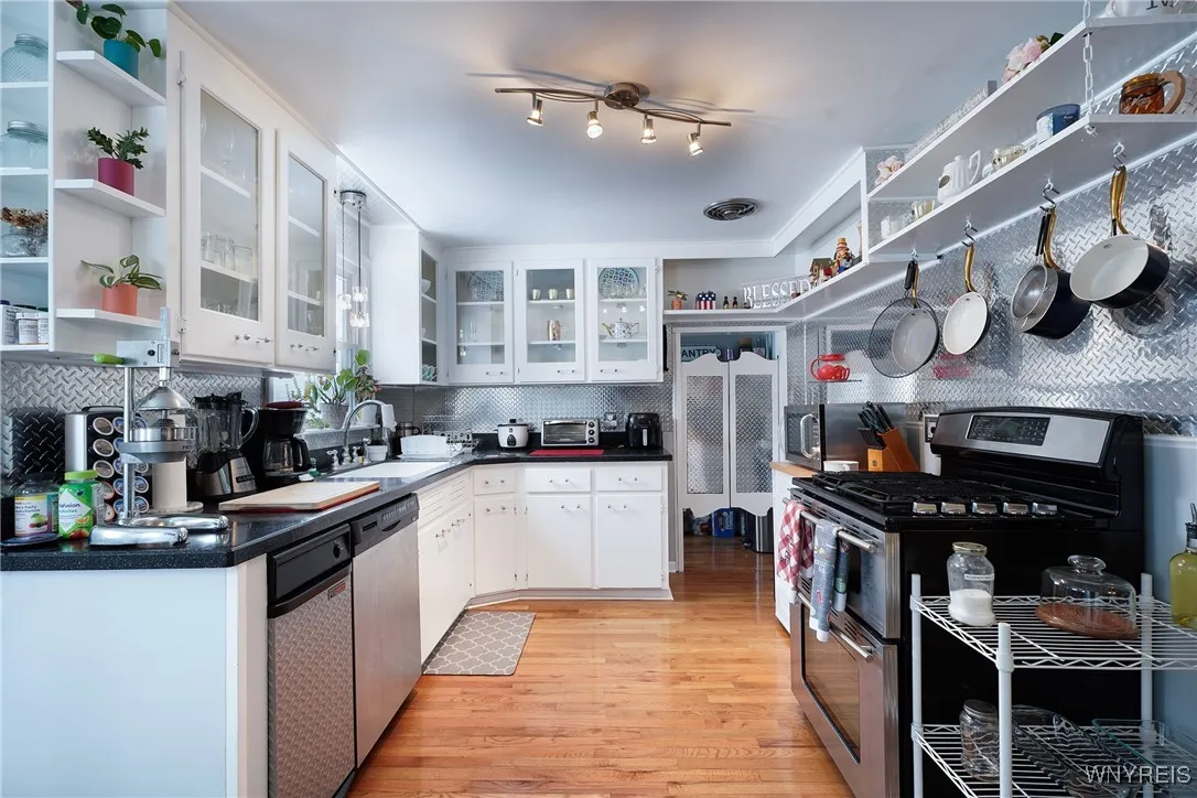 277 Ferndale Avenue, Tonawanda-town, New York 1421, Tonawanda, New York 14217, 4 Bedrooms Bedrooms, 7 Rooms Rooms,2 BathroomsBathrooms,Residential,Closed,277 Ferndale Avenue, Tonawanda-town, New York 1421,0,B1586691