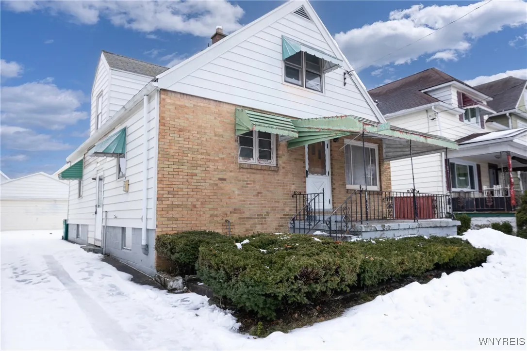 287 Fenton Street, Buffalo, New York 14206, Buffalo, New York 14206, 4 Bedrooms Bedrooms, 7 Rooms Rooms,1 BathroomBathrooms,Residential,Closed,287 Fenton Street, Buffalo, New York 14206,0,B1587327