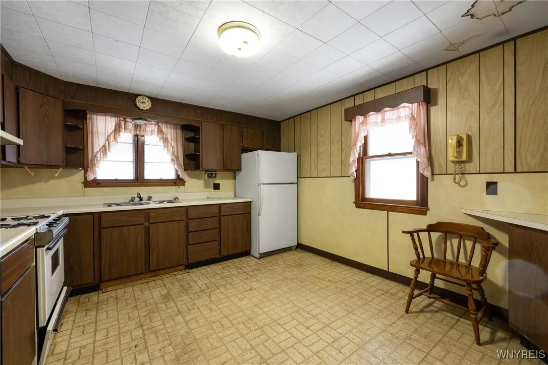 287 Fenton Street, Buffalo, New York 14206, Buffalo, New York 14206, 4 Bedrooms Bedrooms, 7 Rooms Rooms,1 BathroomBathrooms,Residential,Closed,287 Fenton Street, Buffalo, New York 14206,0,B1587327