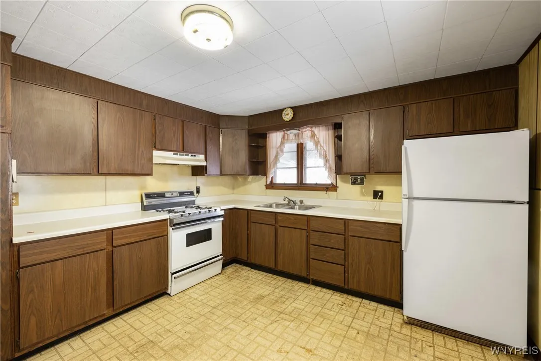 287 Fenton Street, Buffalo, New York 14206, Buffalo, New York 14206, 4 Bedrooms Bedrooms, 7 Rooms Rooms,1 BathroomBathrooms,Residential,Closed,287 Fenton Street, Buffalo, New York 14206,0,B1587327