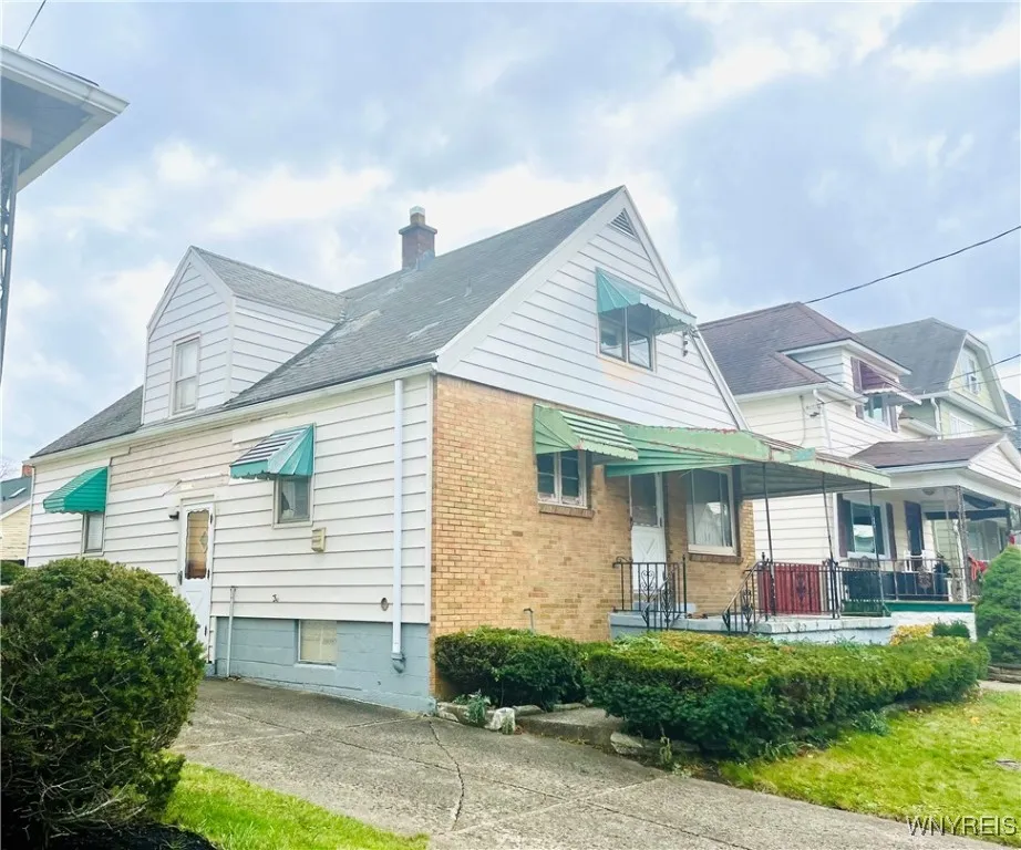 287 Fenton Street, Buffalo, New York 14206, Buffalo, New York 14206, 4 Bedrooms Bedrooms, 7 Rooms Rooms,1 BathroomBathrooms,Residential,Closed,287 Fenton Street, Buffalo, New York 14206,0,B1587327