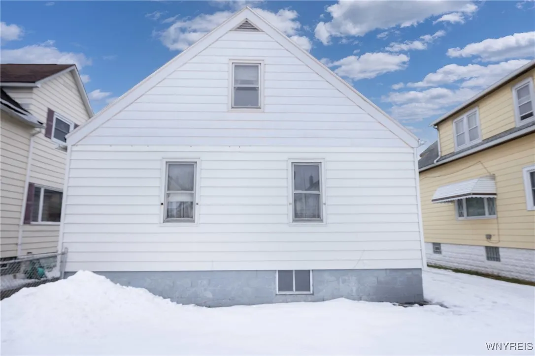 287 Fenton Street, Buffalo, New York 14206, Buffalo, New York 14206, 4 Bedrooms Bedrooms, 7 Rooms Rooms,1 BathroomBathrooms,Residential,Closed,287 Fenton Street, Buffalo, New York 14206,0,B1587327