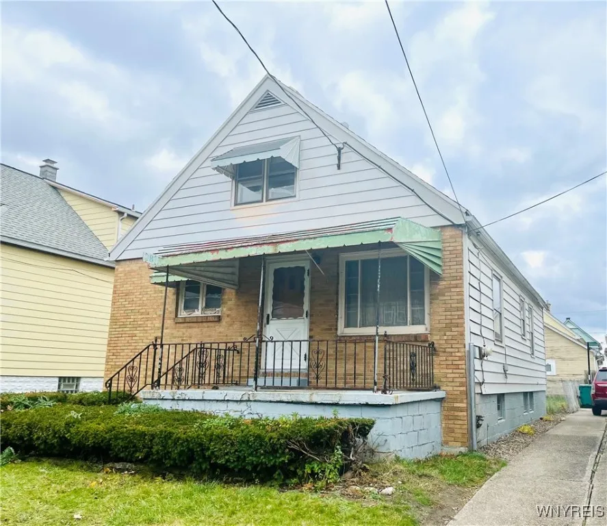 287 Fenton Street, Buffalo, New York 14206, Buffalo, New York 14206, 4 Bedrooms Bedrooms, 7 Rooms Rooms,1 BathroomBathrooms,Residential,Closed,287 Fenton Street, Buffalo, New York 14206,0,B1587327
