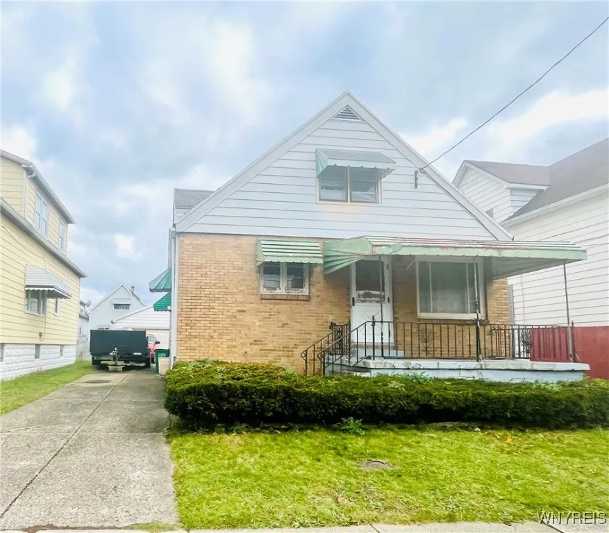 287 Fenton Street, Buffalo, New York 14206, Buffalo, New York 14206, 4 Bedrooms Bedrooms, 7 Rooms Rooms,1 BathroomBathrooms,Residential,Closed,287 Fenton Street, Buffalo, New York 14206,0,B1587327