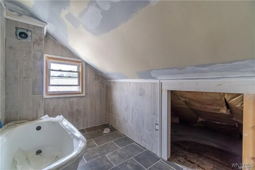 270 E Hazeltine Avenue, Tonawanda-town, New York 1, Tonawanda, New York 14217, 4 Bedrooms Bedrooms, 7 Rooms Rooms,2 BathroomsBathrooms,Residential,Closed,270 E Hazeltine Avenue, Tonawanda-town, New York 1,0,B1587451