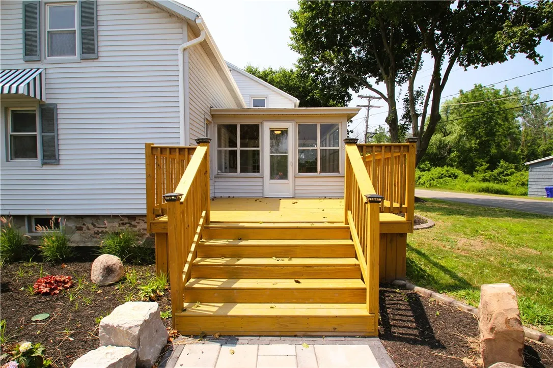 Awesome Front Deck!