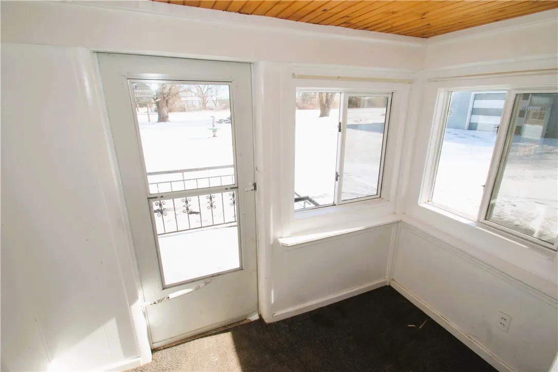 Private enclosed porch to 1st floor Bedroom or Den